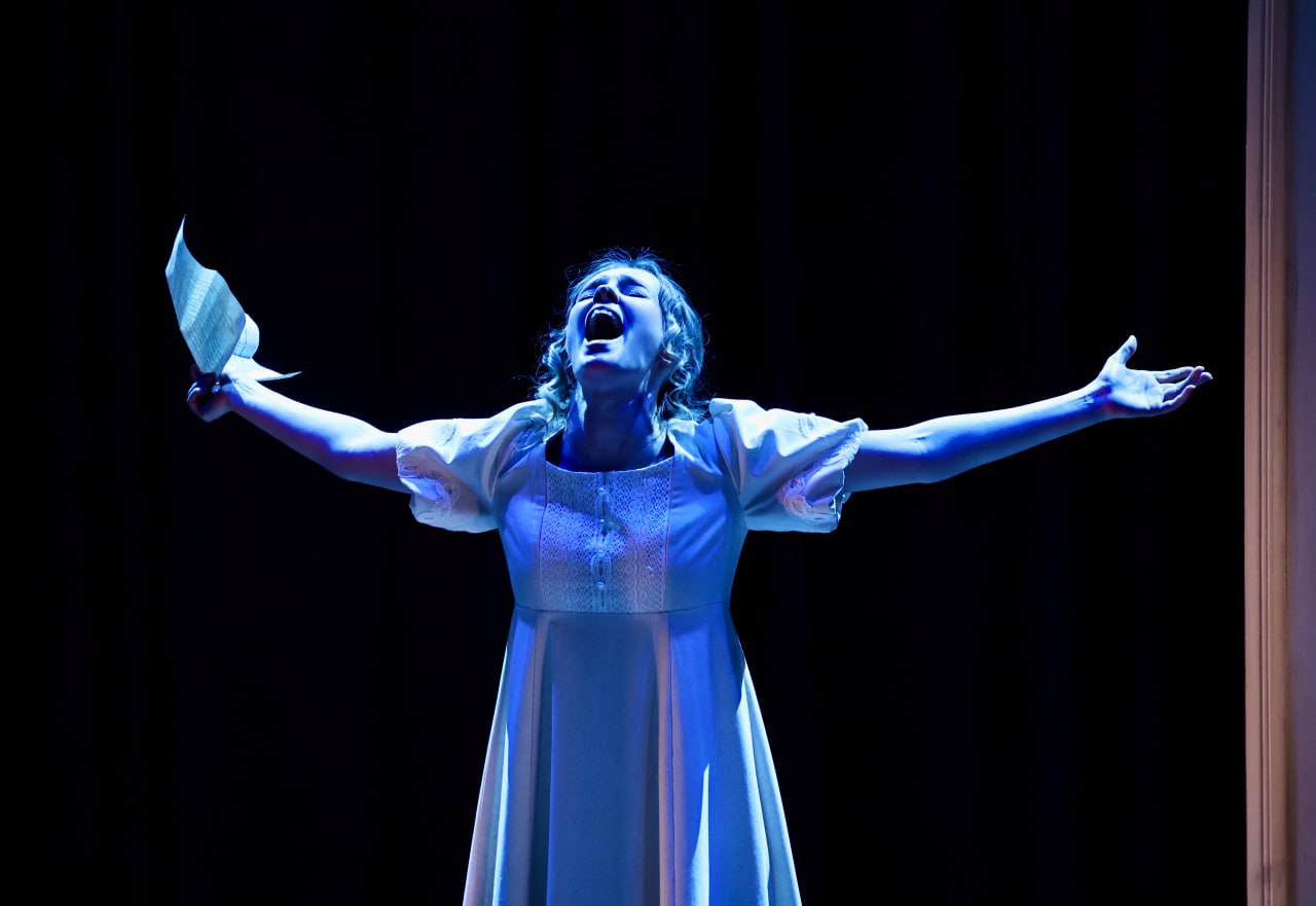 Южноуральцам показали спектакль «Ростовы» о семье из «Войны и мира» Южноуральцам показали спектакль «Ростовы» о семье из «Войны и мира»