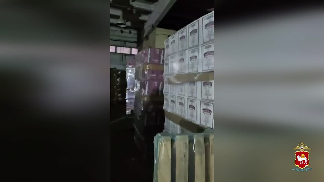 В Каслинском районе полицейские пресекли деятельность крупного подпольного цеха по производству контрафактного алкоголя