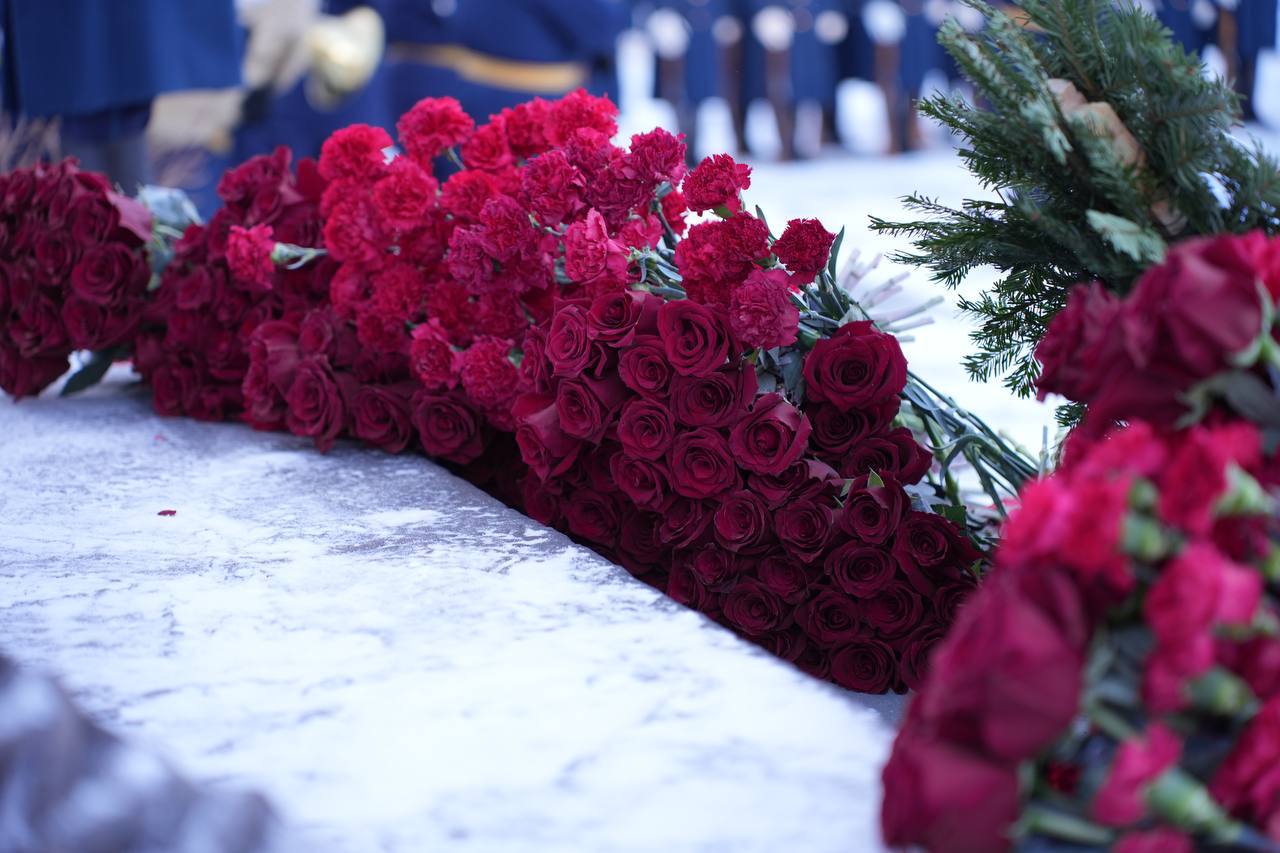 В Челябинске состоялось торжественное возложение цветов и венков в День Героев Отечества В Челябинске состоялось торжественное возложение цветов и венков в День Героев Отечества