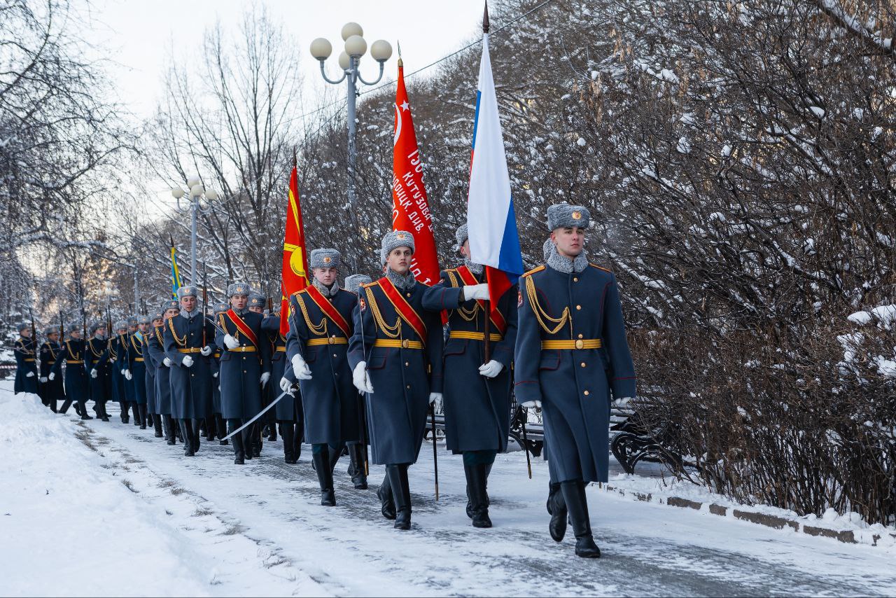 В Челябинске почтили память Героев Отечества В Челябинске почтили память Героев Отечества