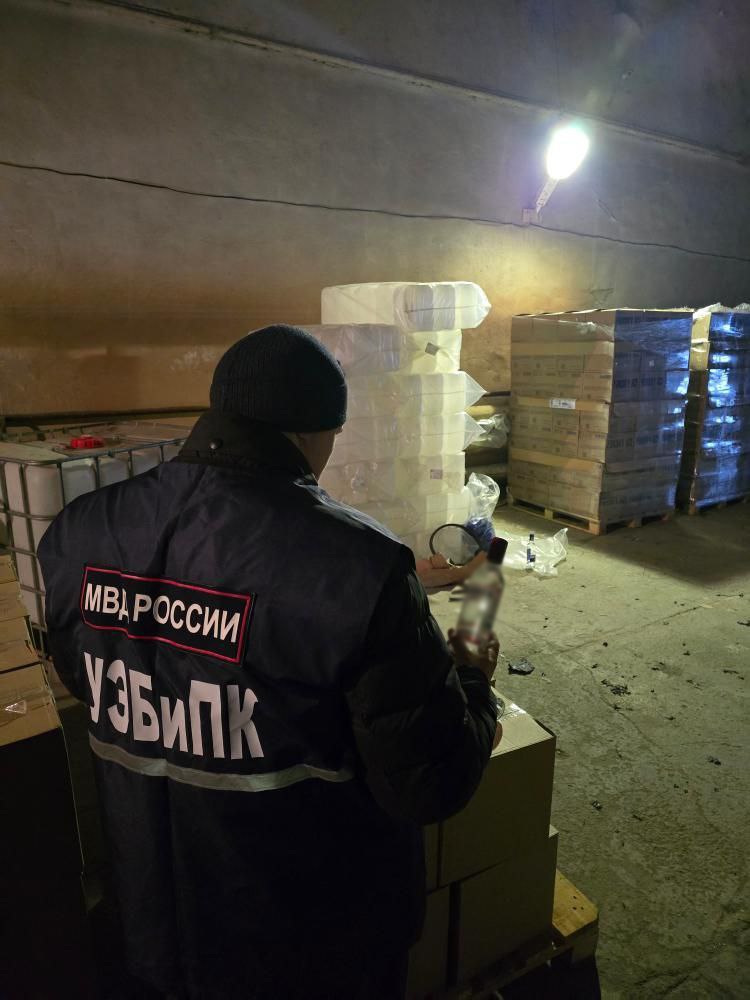 В Каслинском районе полицейские пресекли деятельность крупного подпольного цеха по производству контрафактного алкоголя В Каслинском районе полицейские пресекли деятельность крупного подпольного цеха по производству контрафактного алкоголя