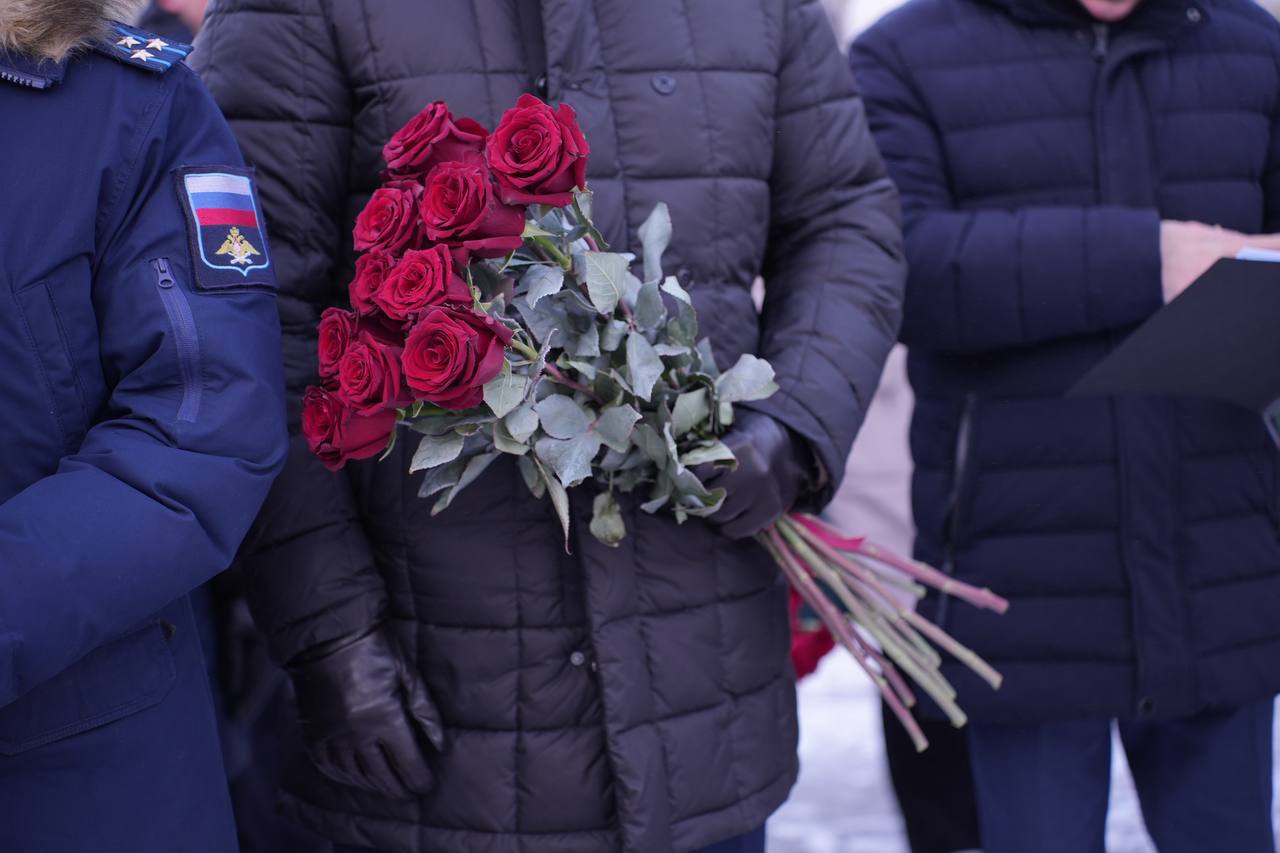 В южноуральском поселке Рощино состоялось открытие Аллеи Славы