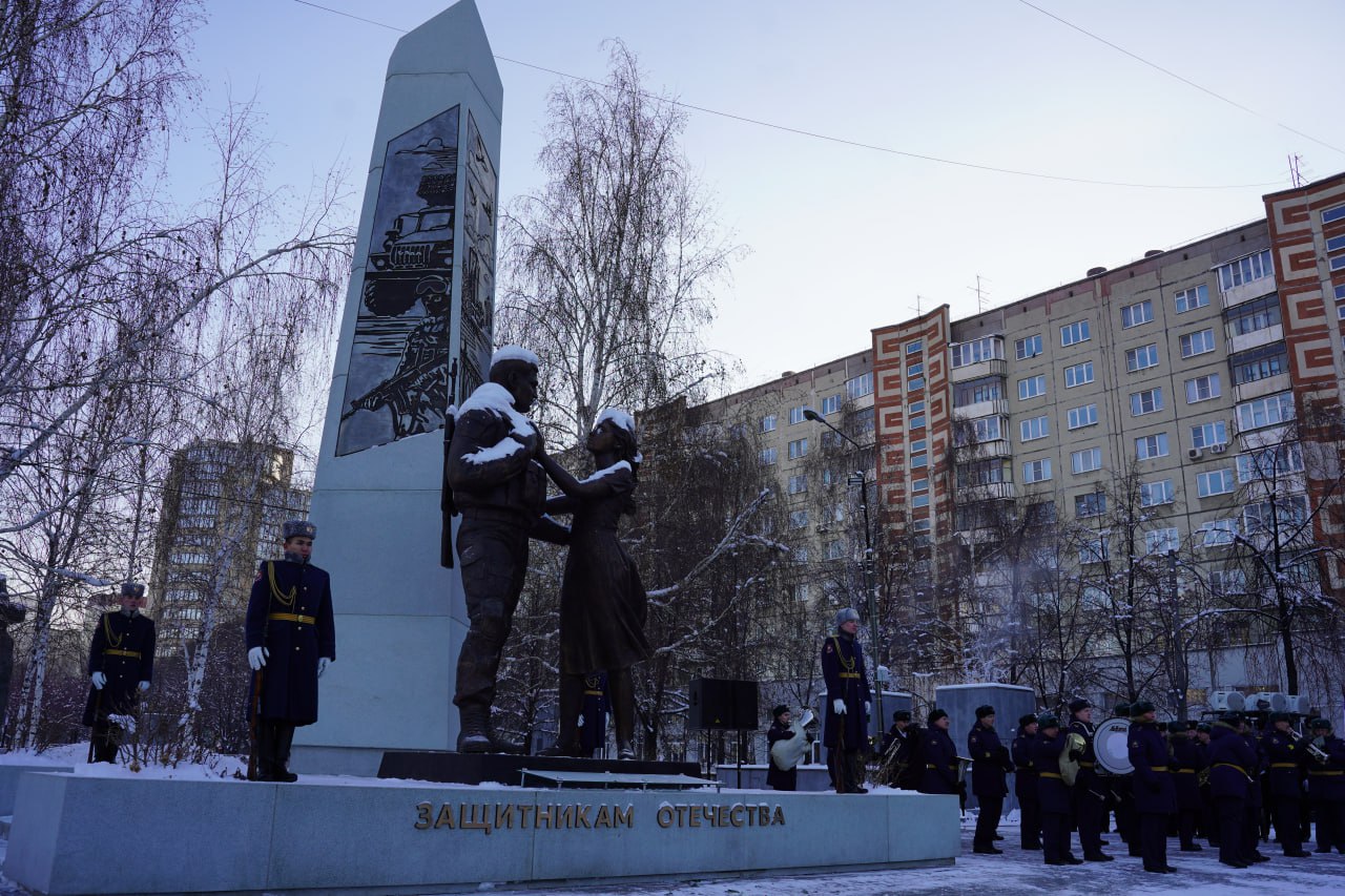 Руководитель ГУ МВД России по Челябинской области Сергей Космачев принял участие в торжественном возложении цветов и венков в память о Героях Отечества Руководитель ГУ МВД России по Челябинской области Сергей Космачев принял участие в торжественном возложении цветов и венков в память о Героях Отечества