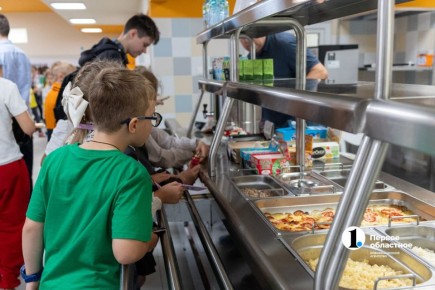 С 1 января школьникам Челябинской области перестанут давать бесплатное молоко