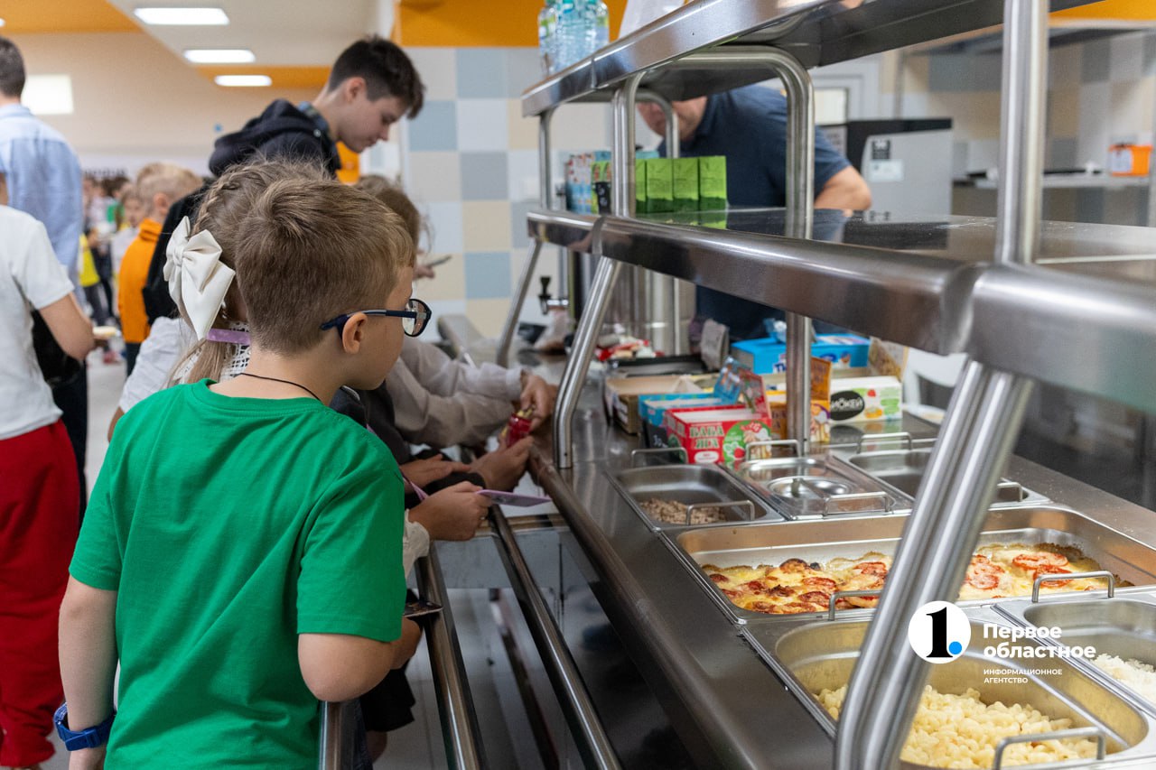 С 1 января школьникам Челябинской области перестанут давать бесплатное молоко