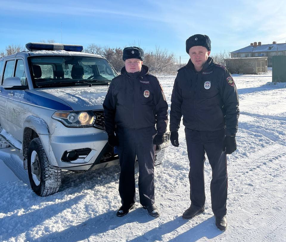 Карталинские полицейские спасли пенсионера, замерзающего в заглохшем автомобиле