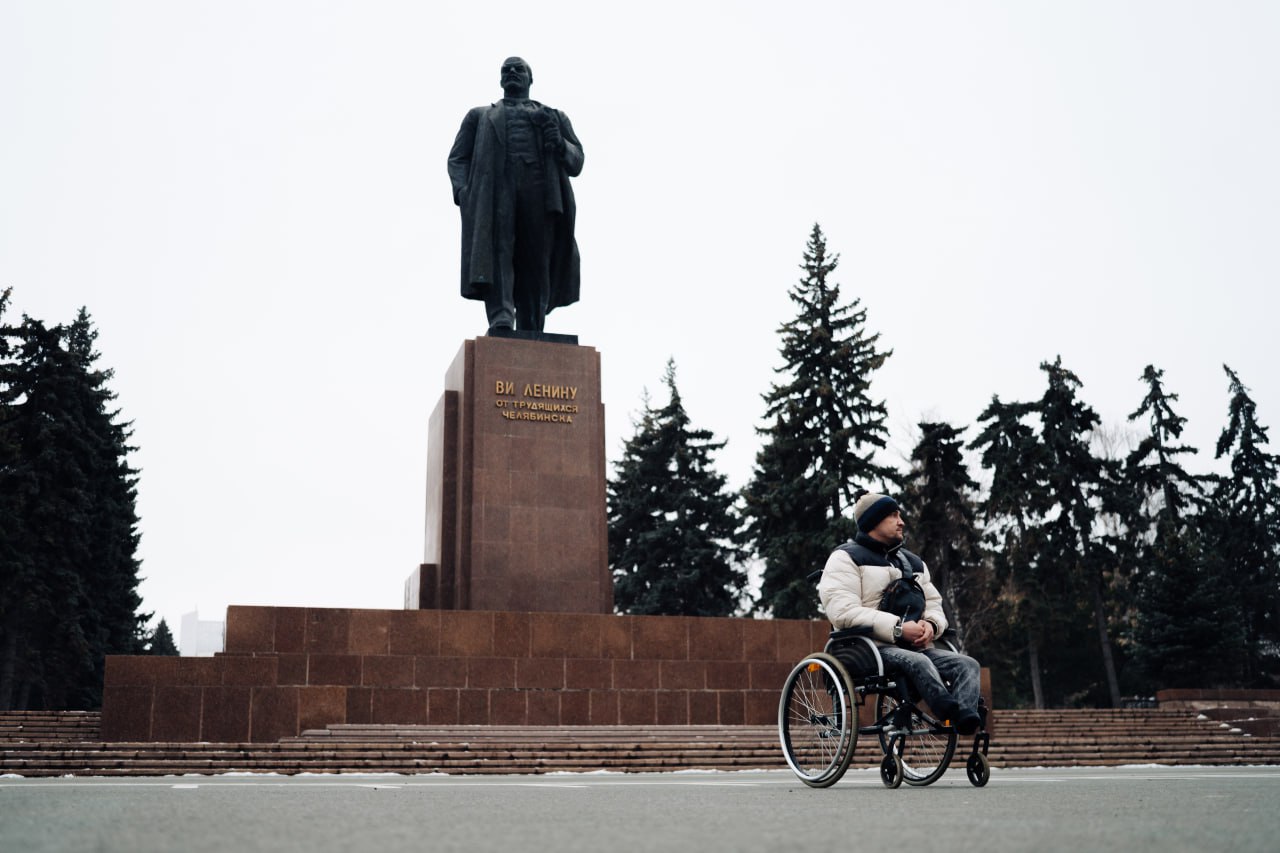 Каждая ступенька — западня: штурмуем городскую среду вместе с лишившимся ног бойцом СВО