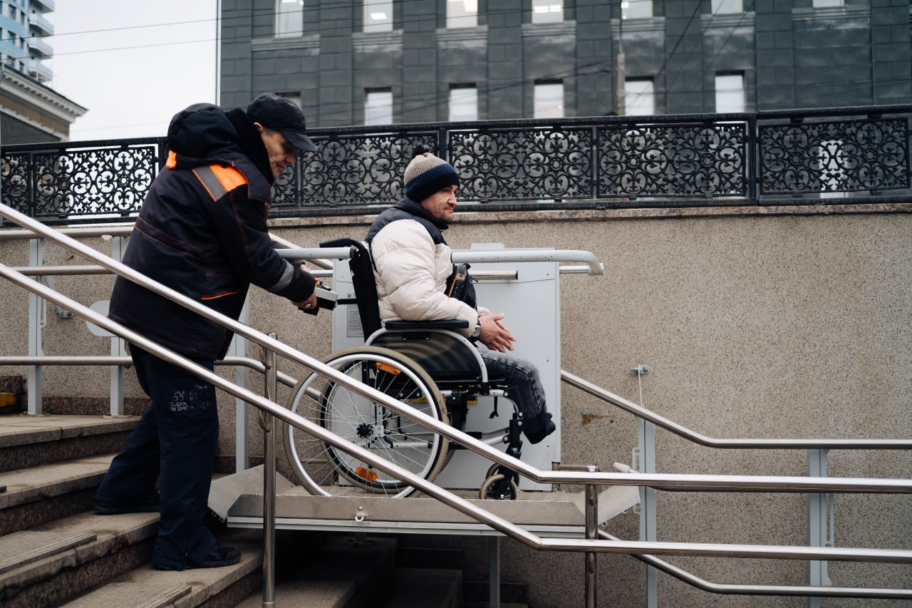 Каждая ступенька — западня: штурмуем городскую среду вместе с лишившимся ног бойцом СВО Каждая ступенька — западня: штурмуем городскую среду вместе с лишившимся ног бойцом СВО