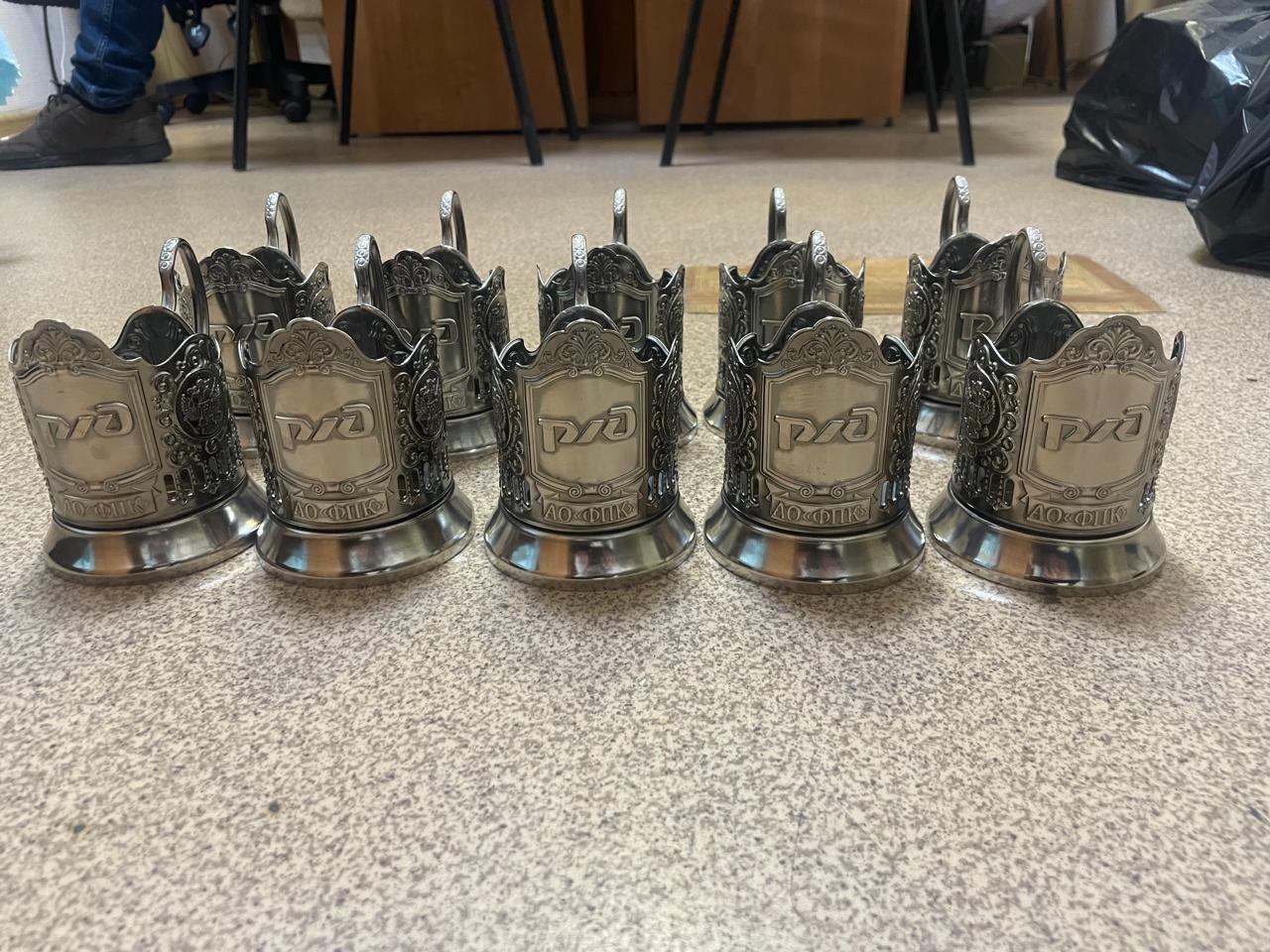 В Челябинске за хищение со склада крупной партии фирменных подстаканников перед судом предстанет работник вагонного депо В Челябинске за хищение со склада крупной партии фирменных подстаканников перед судом предстанет работник вагонного депо