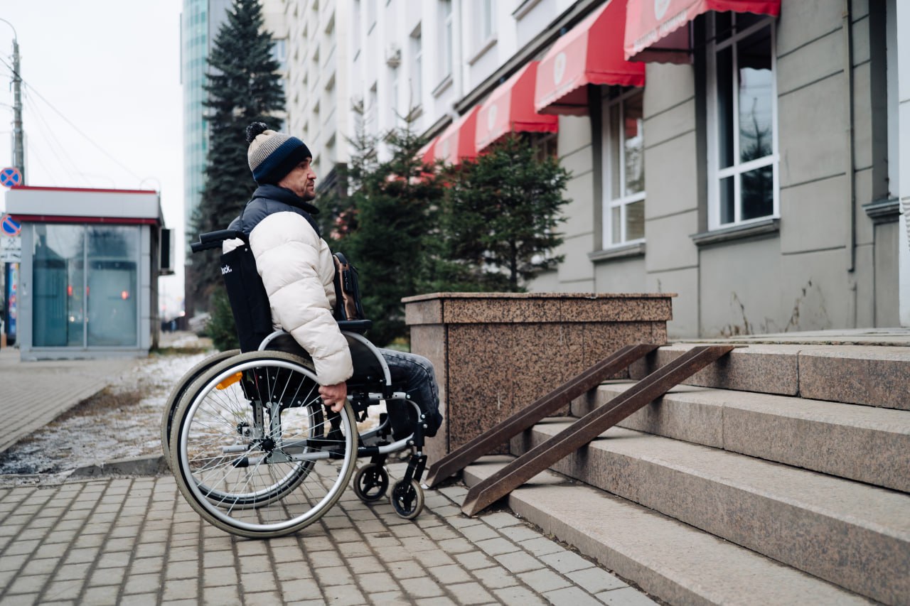 Каждая ступенька — западня: штурмуем городскую среду вместе с лишившимся ног бойцом СВО Каждая ступенька — западня: штурмуем городскую среду вместе с лишившимся ног бойцом СВО