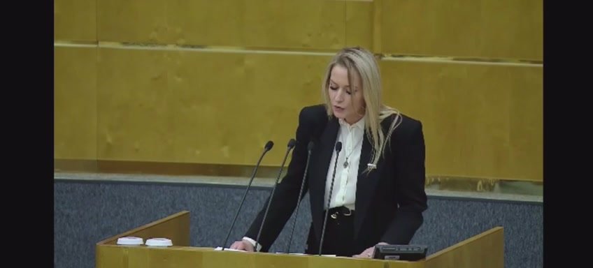 В Госдуме поддержали поправки о защите крестов на гербе России