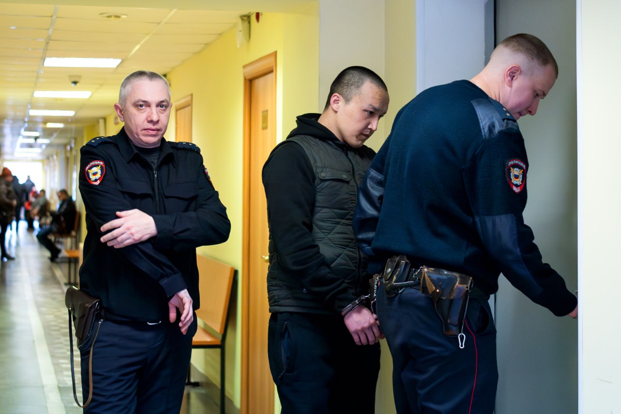 Увез соседку в другой город и совратил: в Челябинске судят иностранца, похитившего школьницу из Екатеринбурга Увез соседку в другой город и совратил: в Челябинске судят иностранца, похитившего школьницу из Екатеринбурга