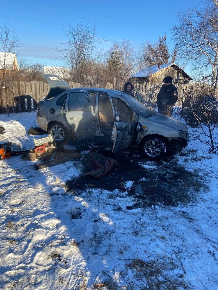 Водитель пропал в замерзающей воде: машина с четырьмя людьми провалилась под лед на озере в Курганской области Водитель пропал в замерзающей воде: машина с четырьмя людьми провалилась под лед на озере в Курганской области