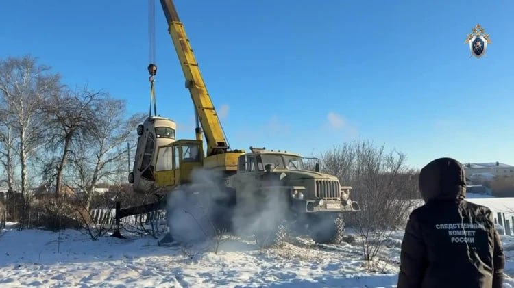 Водитель пропал в замерзающей воде: машина с четырьмя людьми провалилась под лед на озере в Курганской области Водитель пропал в замерзающей воде: машина с четырьмя людьми провалилась под лед на озере в Курганской области