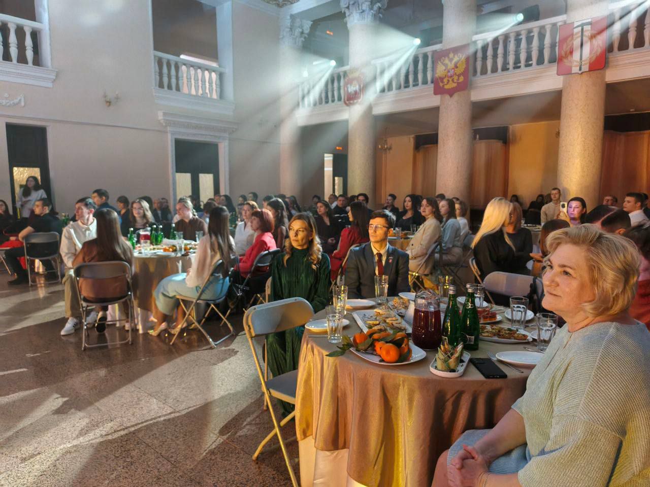 В Копейске лучшим из лучших вручили знак «Гордость Копейска» В Копейске лучшим из лучших вручили знак «Гордость Копейска»