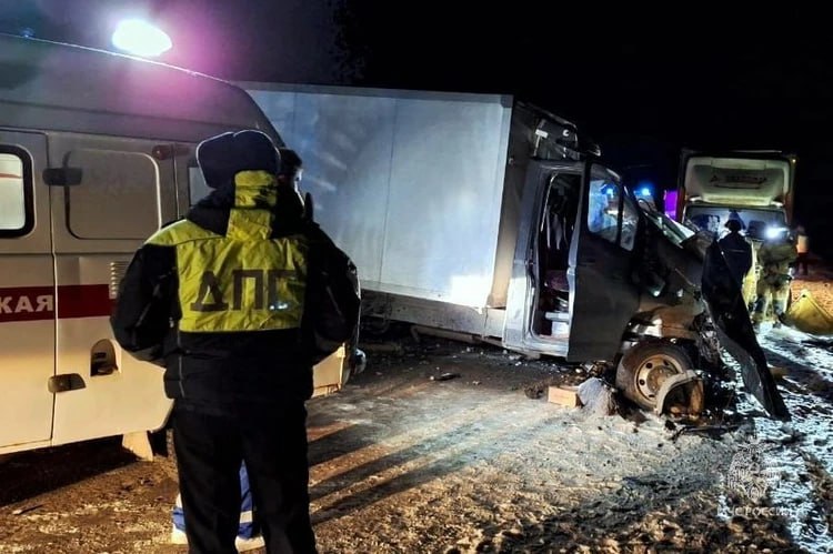 В Челябинской области в серьезную аварию попали два грузовика В Челябинской области в серьезную аварию попали два грузовика