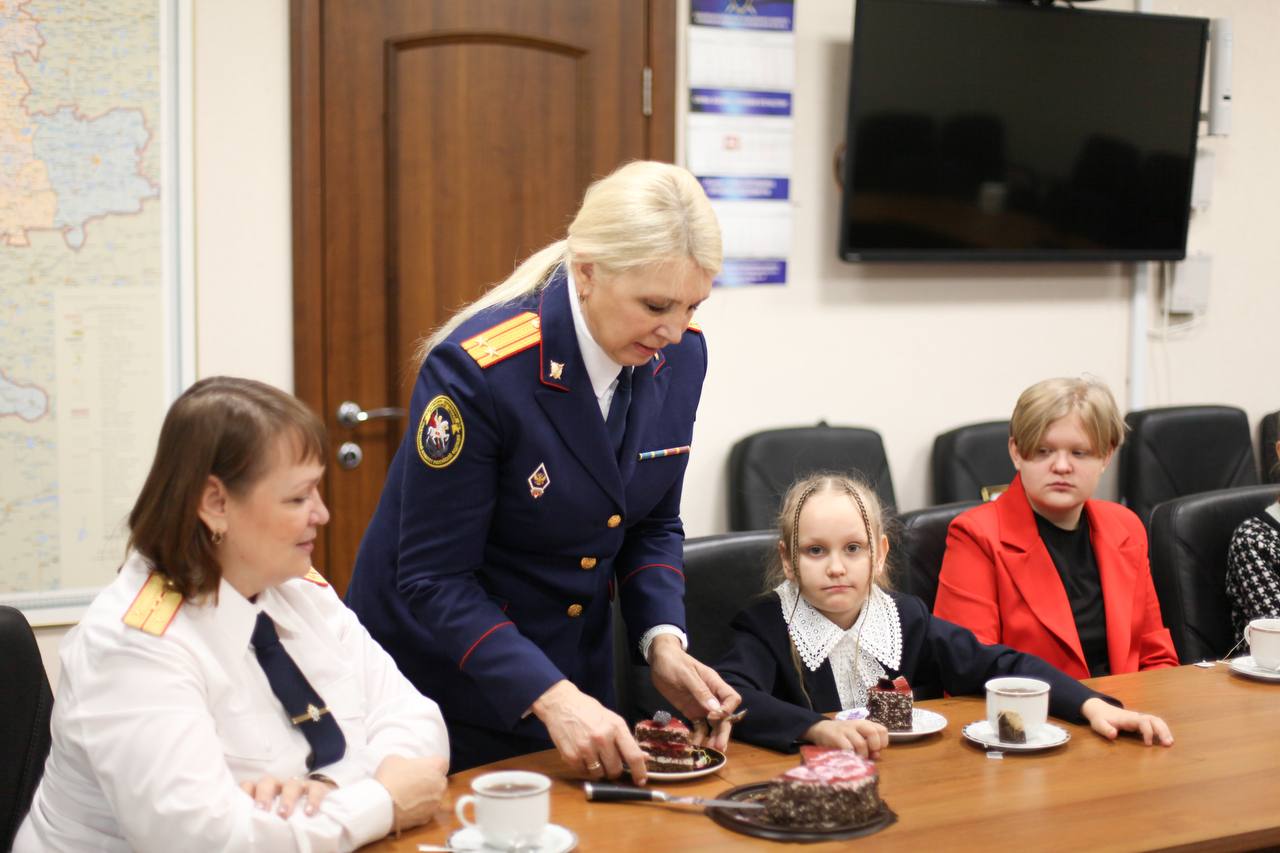 Руководством следственного управления вручены благодарности участникам Всероссийского конкурса художественной самодеятельности Следственного комитета Российской Федерации Руководством следственного управления вручены благодарности участникам Всероссийского конкурса художественной самодеятельности Следственного комитета Российской Федерации