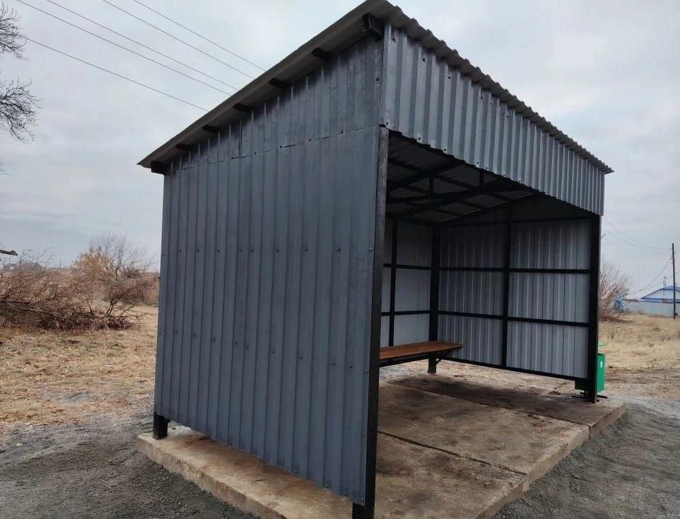 В поселке Троицкого района после вмешательства прокуратуры обустроена автобусная остановка В поселке Троицкого района после вмешательства прокуратуры обустроена автобусная остановка