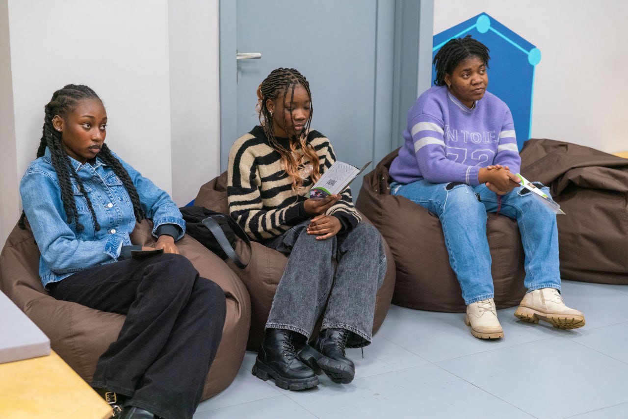 Иностранные студенты познакомились с уникальным фильмом о южноуральских пещерах Иностранные студенты познакомились с уникальным фильмом о южноуральских пещерах