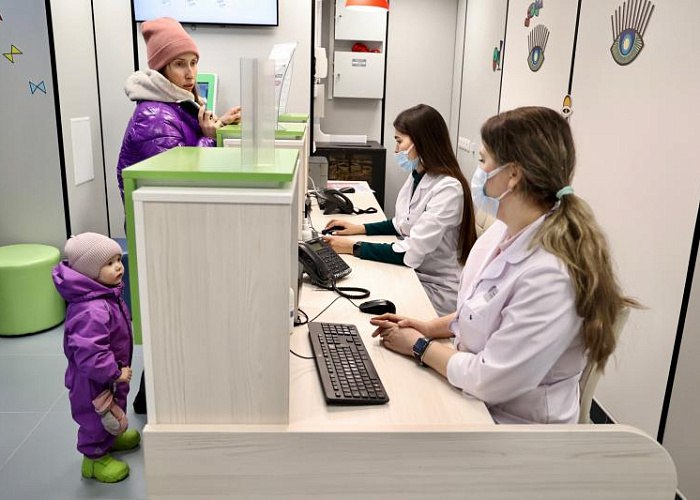 В Челябинске 11 медучреждений завели каналы в Max