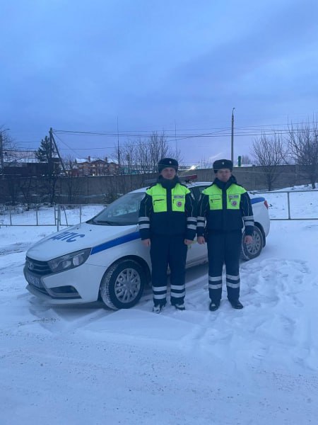 Сотрудники Госавтоинспекции Челябинской области оказали помощь водителям, оказавшимся в сложных ситуациях на федеральной трассе