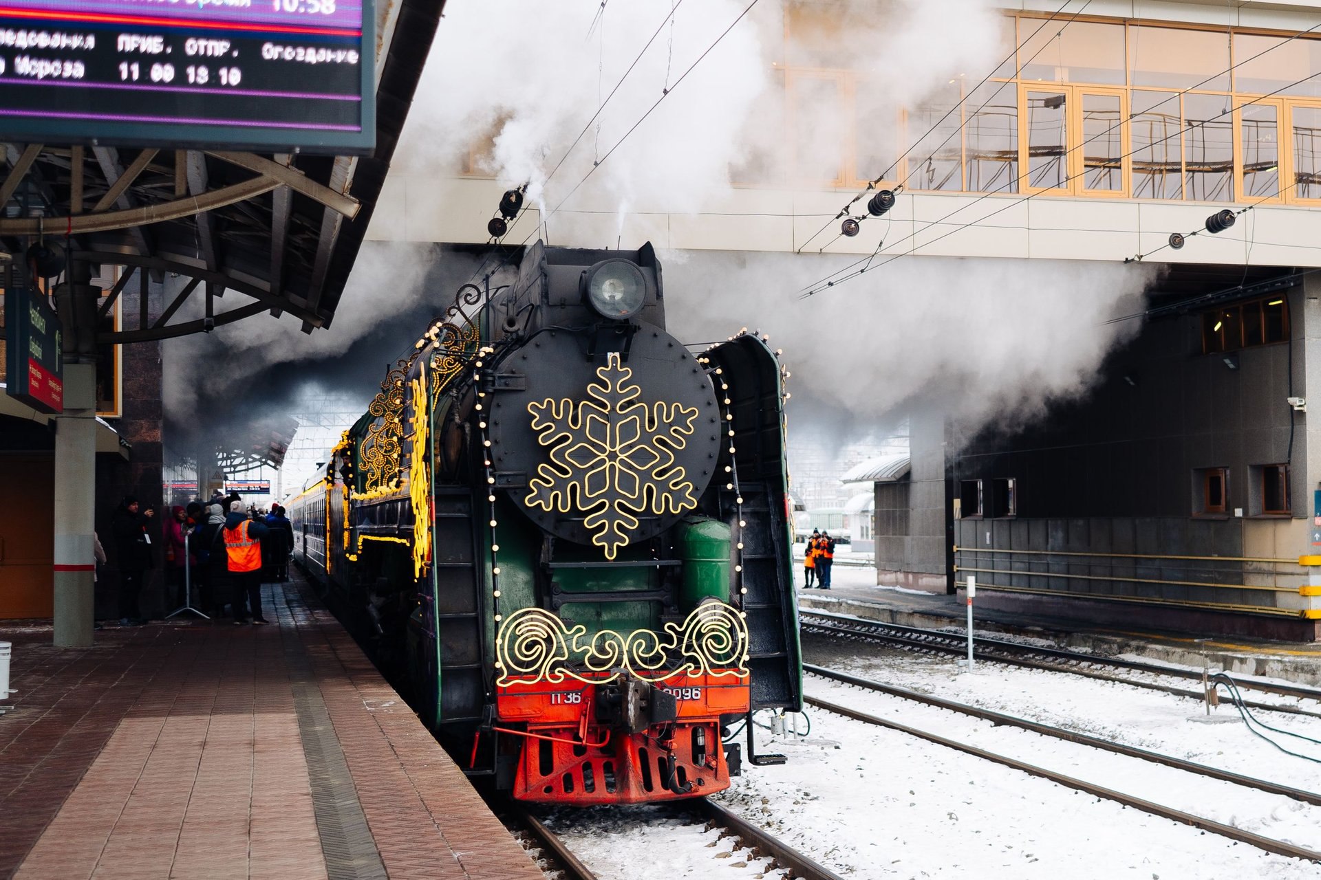 Праздник к нам приходит: в Челябинск прибыл поезд Деда Мороза из Великого Устюга Праздник к нам приходит: в Челябинск прибыл поезд Деда Мороза из Великого Устюга