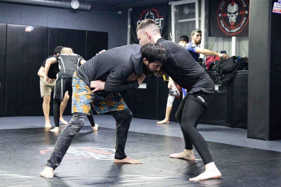 Расскажите всем о бойцовском клубе: ветеран СВО продал квартиру, чтобы учить детей ММА Расскажите всем о бойцовском клубе: ветеран СВО продал квартиру, чтобы учить детей ММА