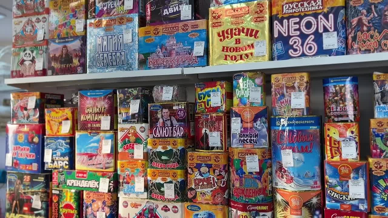 Челябинские полицейские совместно с представителями МЧС предупреждают продавцов пиротехники об ответственности за нарушение установленных правил торговли