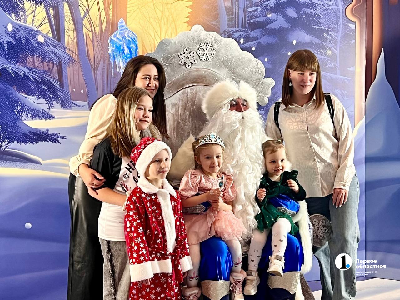 Ледовая Арена «Трактор» на несколько дней превратилась в место волшебства и сказки для тысячи детишек Ледовая Арена «Трактор» на несколько дней превратилась в место волшебства и сказки для тысячи детишек