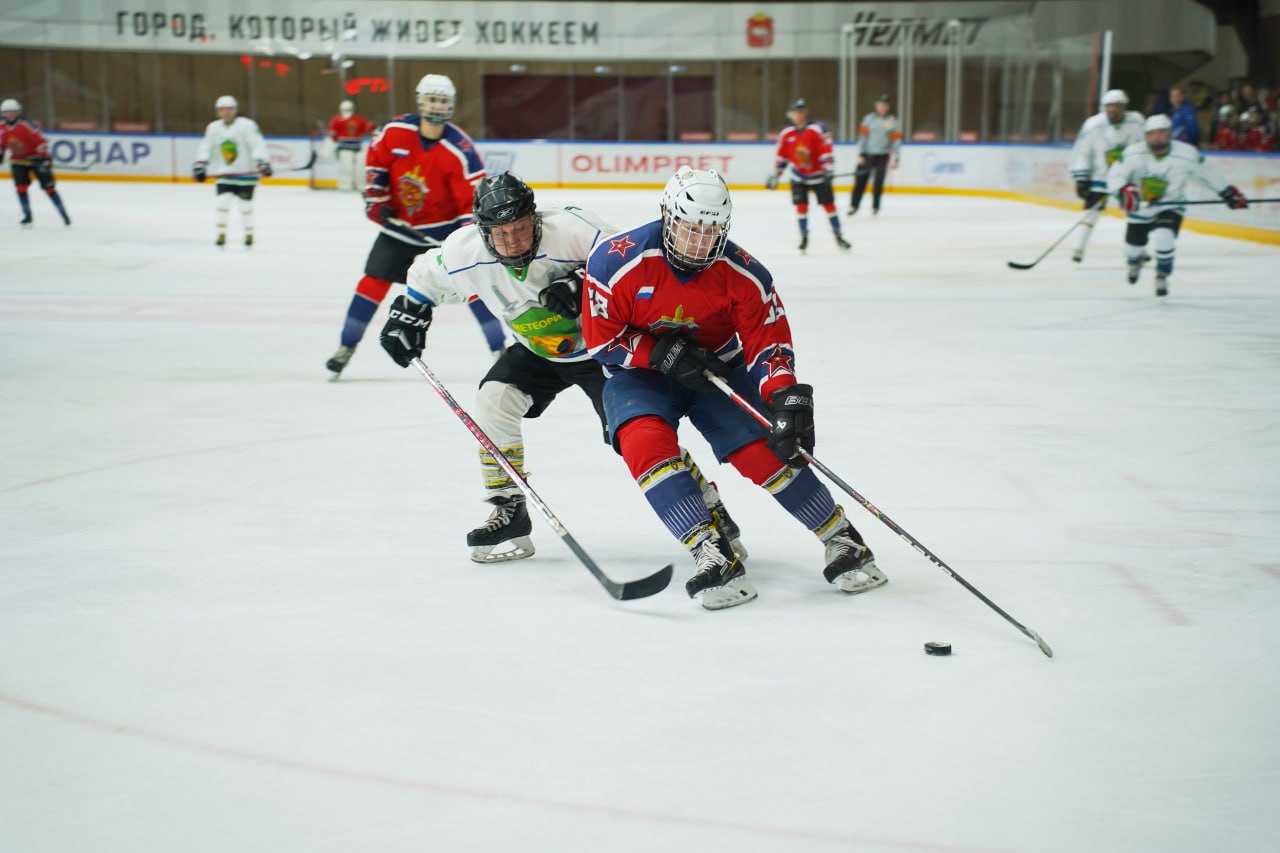 На льду «Юности» стартовал региональный этап Офицерской хоккейной лиги На льду «Юности» стартовал региональный этап Офицерской хоккейной лиги