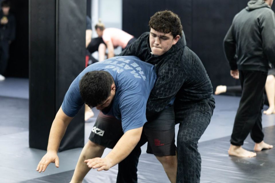 Расскажите всем о бойцовском клубе: ветеран СВО продал квартиру, чтобы учить детей ММА Расскажите всем о бойцовском клубе: ветеран СВО продал квартиру, чтобы учить детей ММА