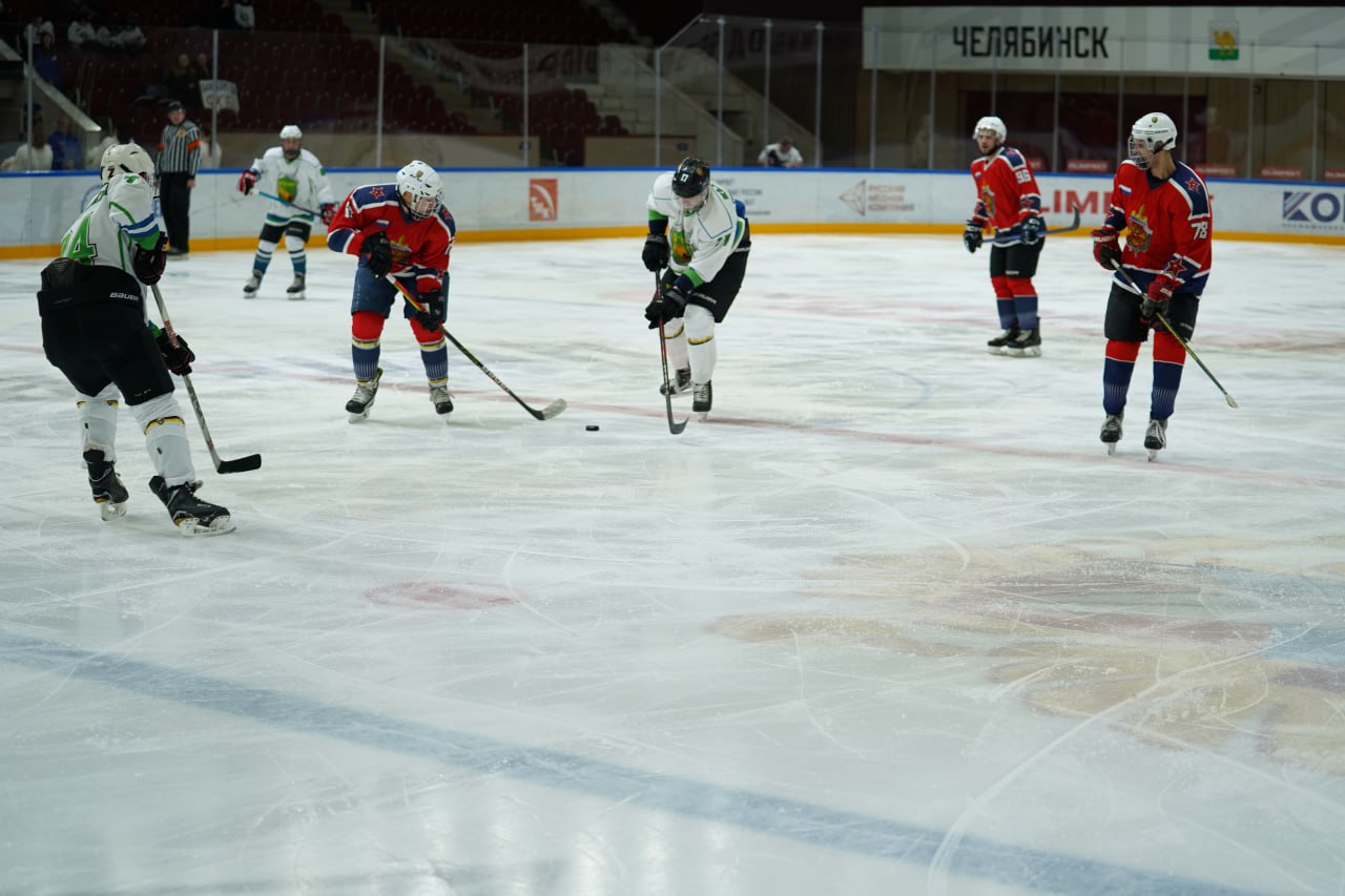 На льду «Юности» стартовал региональный этап Офицерской хоккейной лиги На льду «Юности» стартовал региональный этап Офицерской хоккейной лиги