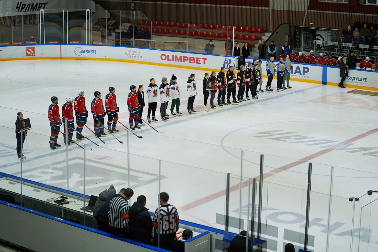 На льду «Юности» стартовал региональный этап Офицерской хоккейной лиги На льду «Юности» стартовал региональный этап Офицерской хоккейной лиги
