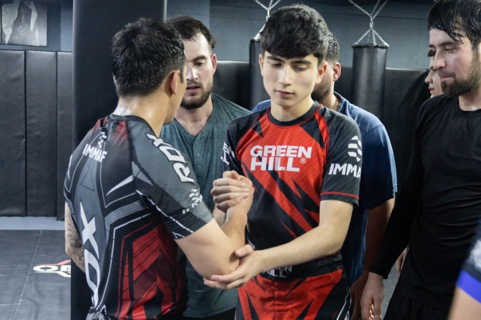 Расскажите всем о бойцовском клубе: ветеран СВО продал квартиру, чтобы учить детей ММА Расскажите всем о бойцовском клубе: ветеран СВО продал квартиру, чтобы учить детей ММА