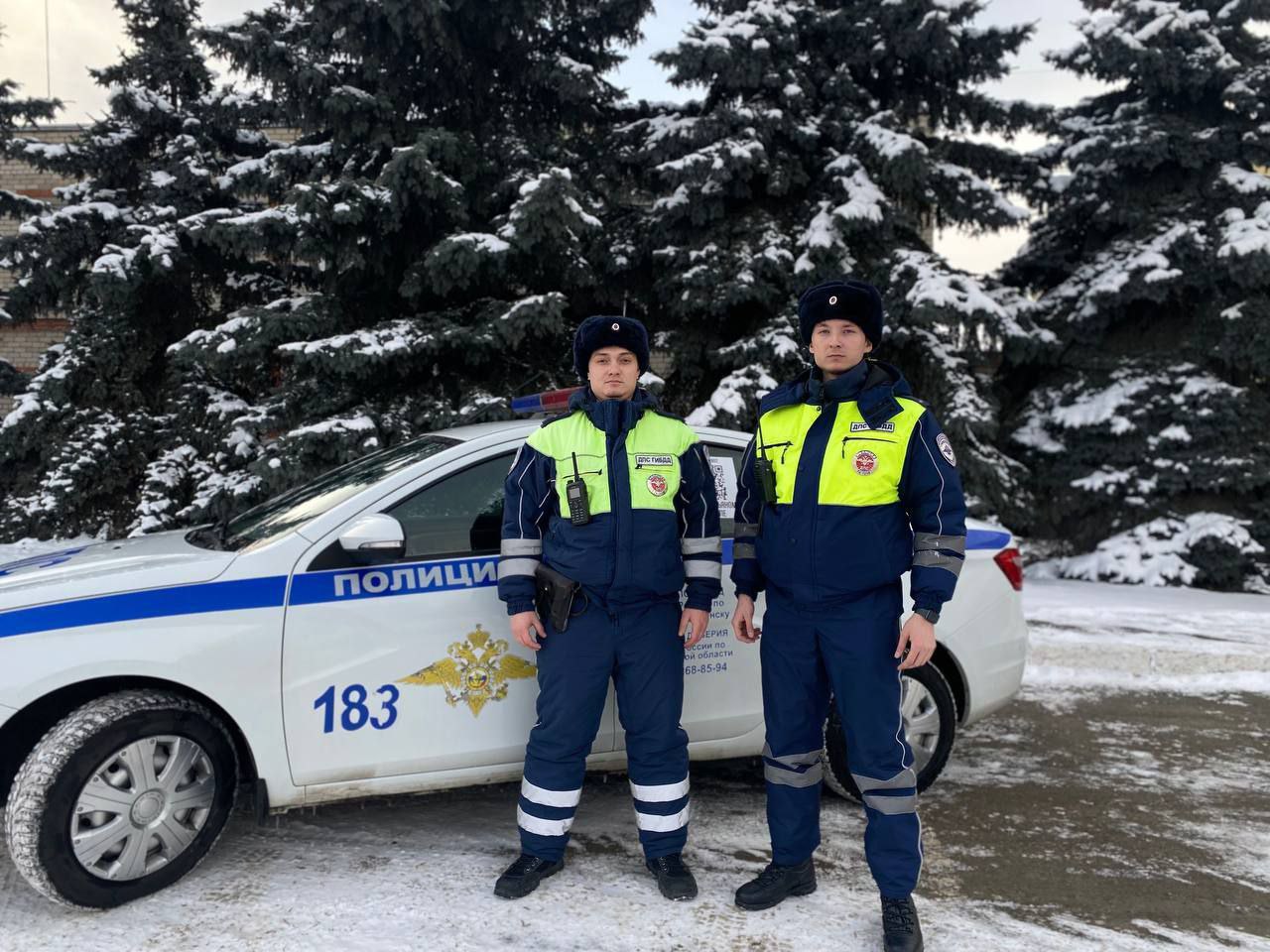 Челябинские госавтоинспекторы доставили до больницы мужчину, который нуждался в помощи