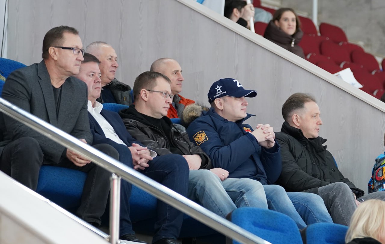 На льду «Юности» стартовал региональный этап Офицерской хоккейной лиги На льду «Юности» стартовал региональный этап Офицерской хоккейной лиги