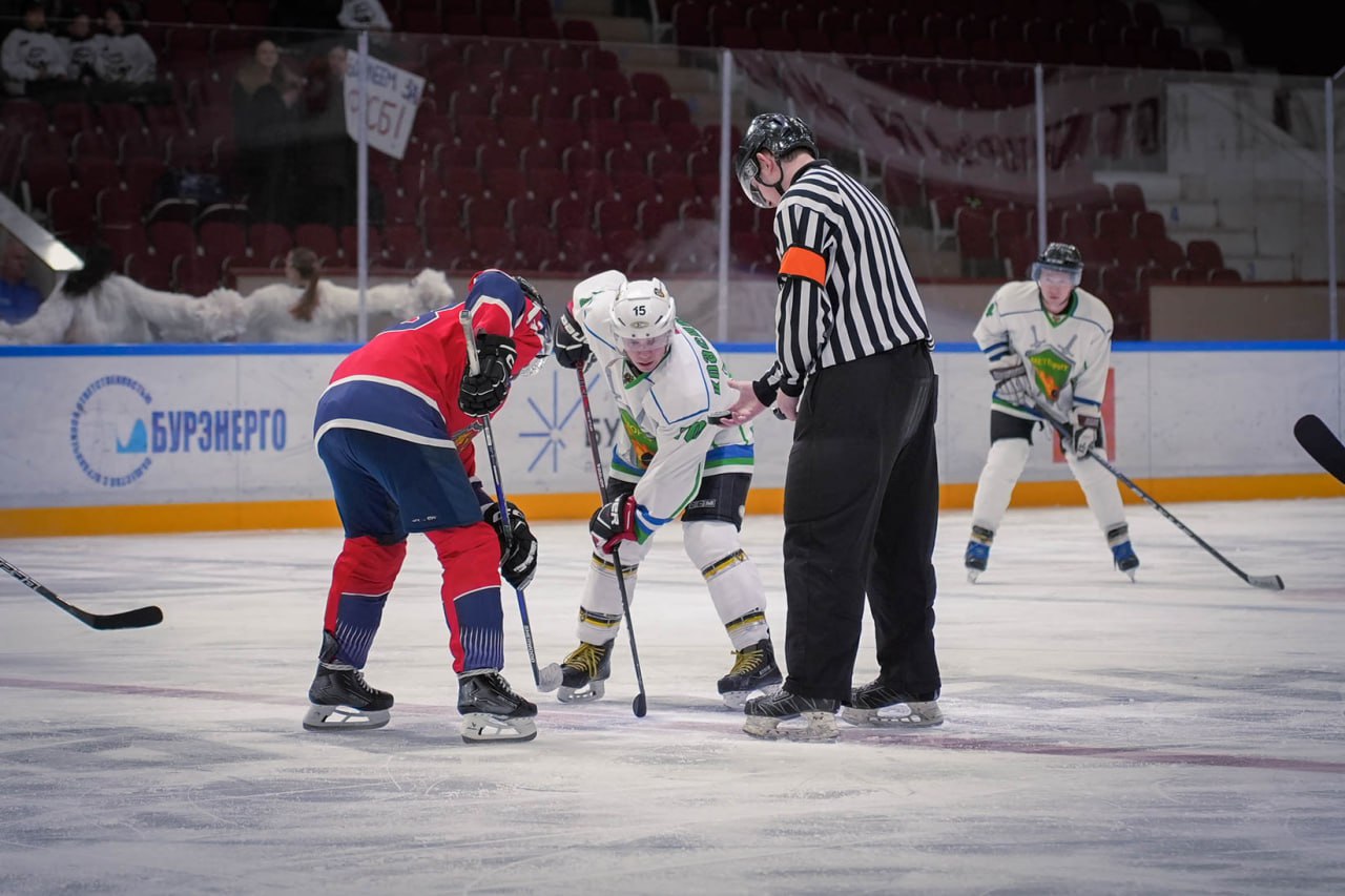 Хоккейный матч между контрразведчиками и прокурорами состоялся в Челябинске Хоккейный матч между контрразведчиками и прокурорами состоялся в Челябинске