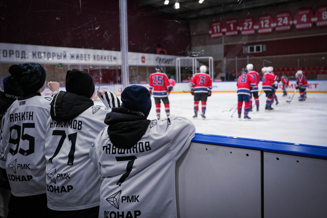Хоккейный матч между контрразведчиками и прокурорами состоялся в Челябинске Хоккейный матч между контрразведчиками и прокурорами состоялся в Челябинске