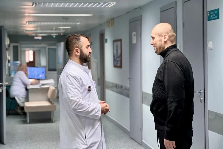 Похудел на 100 кг и пошел к пластическому хирургу: мужчина весил 200 кг, но решился на экстремальное похудение Похудел на 100 кг и пошел к пластическому хирургу: мужчина весил 200 кг, но решился на экстремальное похудение