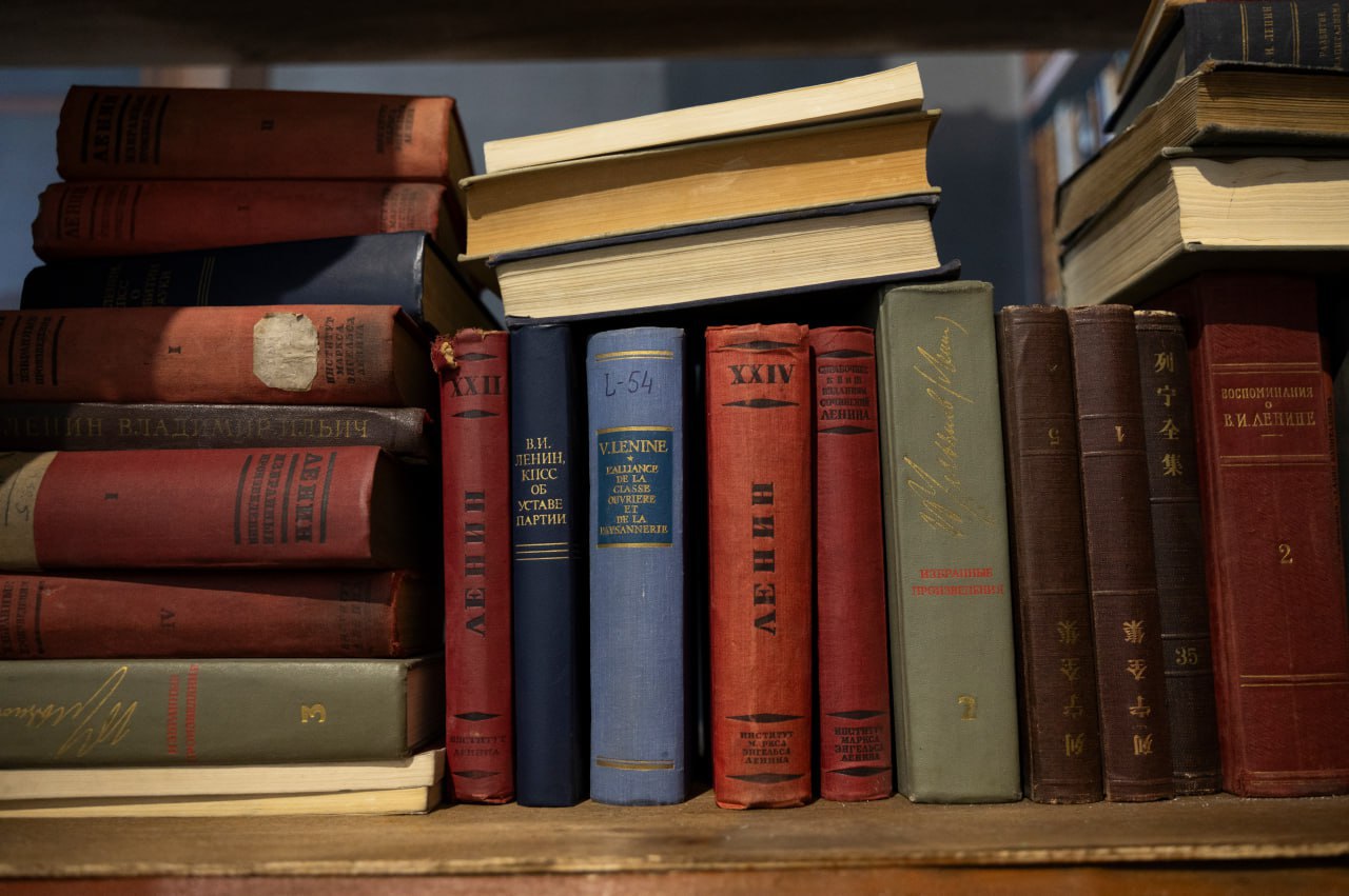 Художница из Челябинска показала Ленина, которому было тесно в сибирской ссылке – на самом крупном за Уралом фестивале современного искусства Художница из Челябинска показала Ленина, которому было тесно в сибирской ссылке – на самом крупном за Уралом фестивале современного искусства