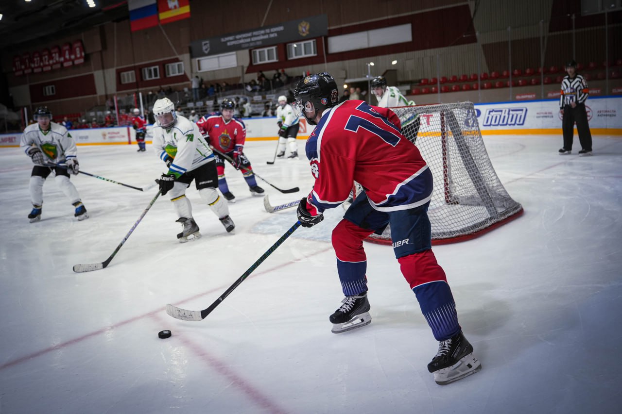 Хоккейный матч между контрразведчиками и прокурорами состоялся в Челябинске Хоккейный матч между контрразведчиками и прокурорами состоялся в Челябинске