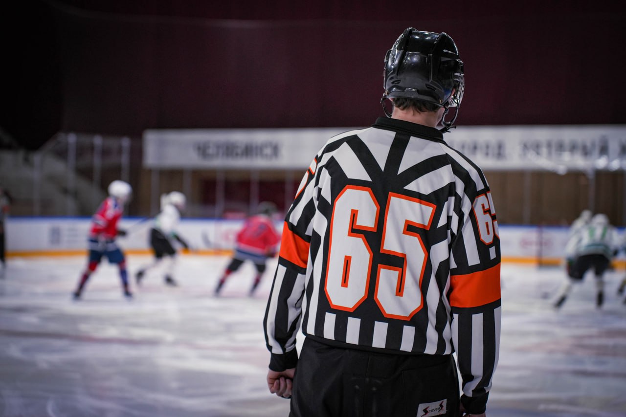 Хоккейный матч между контрразведчиками и прокурорами состоялся в Челябинске Хоккейный матч между контрразведчиками и прокурорами состоялся в Челябинске