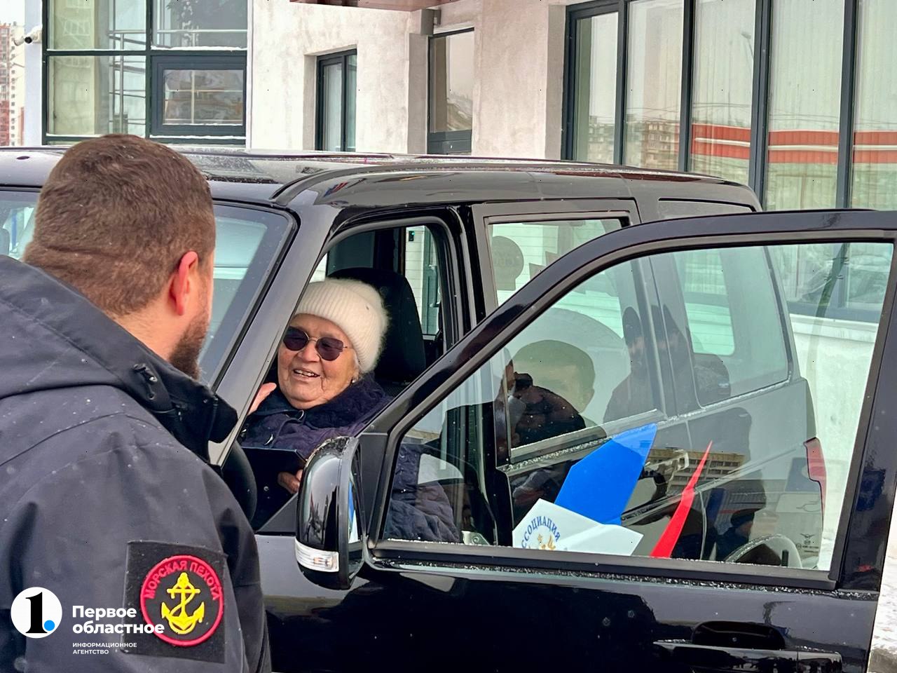 Бабушке Байрамбике из Челябинска подарили машину для гуманитарных поездок на СВО Бабушке Байрамбике из Челябинска подарили машину для гуманитарных поездок на СВО