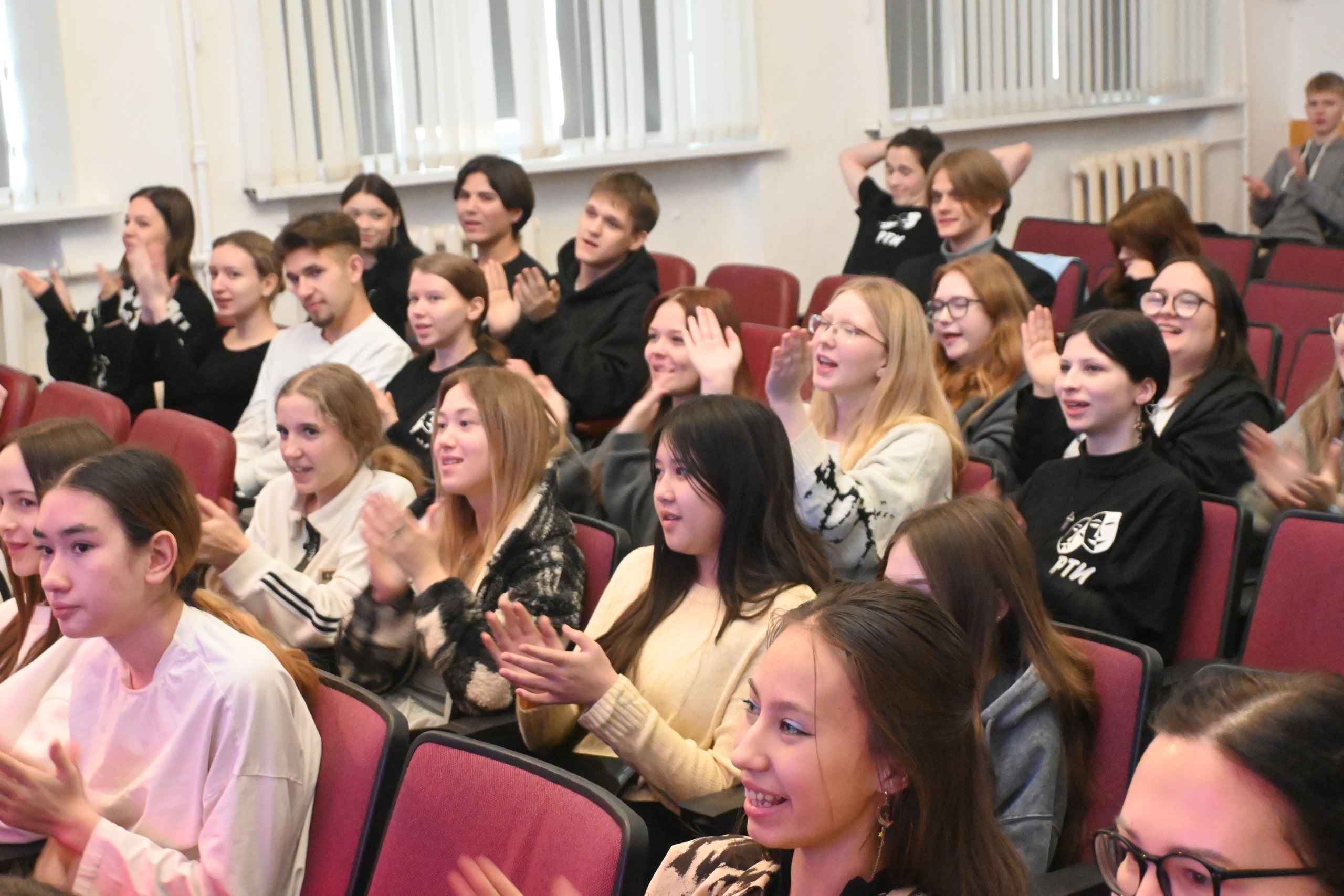 На базе Магнитогорского педагогического колледжа продолжаются занятия в рамках проекта «Социальный театр для НЕтрудных детей», который направлен на развитие творческого потенциала и социализацию подростков через театральное... На базе Магнитогорского педагогического колледжа продолжаются занятия в рамках проекта «Социальный театр для НЕтрудных детей», который направлен на развитие творческого потенциала и социализацию подростков через театральное...