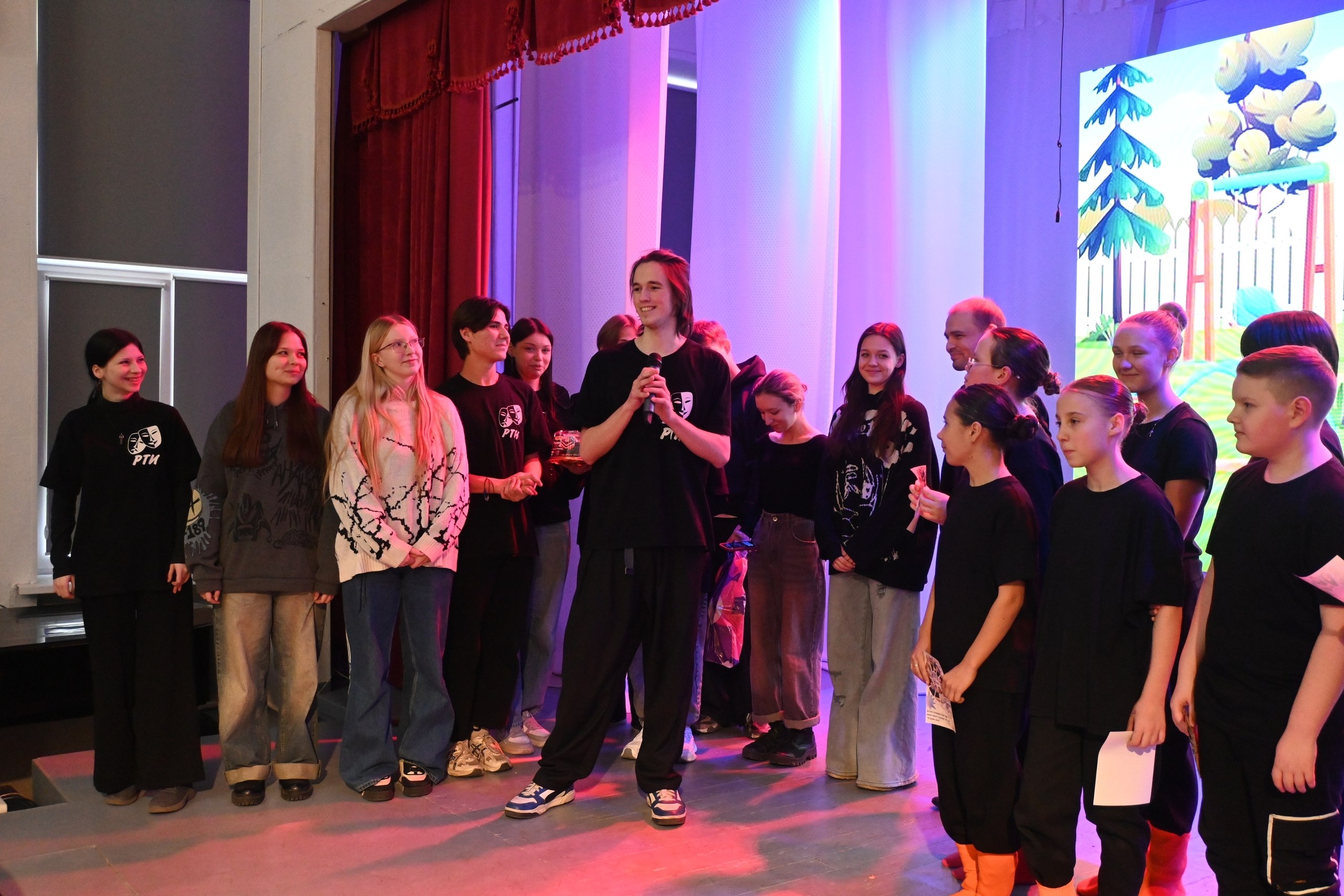 На базе Магнитогорского педагогического колледжа продолжаются занятия в рамках проекта «Социальный театр для НЕтрудных детей», который направлен на развитие творческого потенциала и социализацию подростков через театральное... На базе Магнитогорского педагогического колледжа продолжаются занятия в рамках проекта «Социальный театр для НЕтрудных детей», который направлен на развитие творческого потенциала и социализацию подростков через театральное...