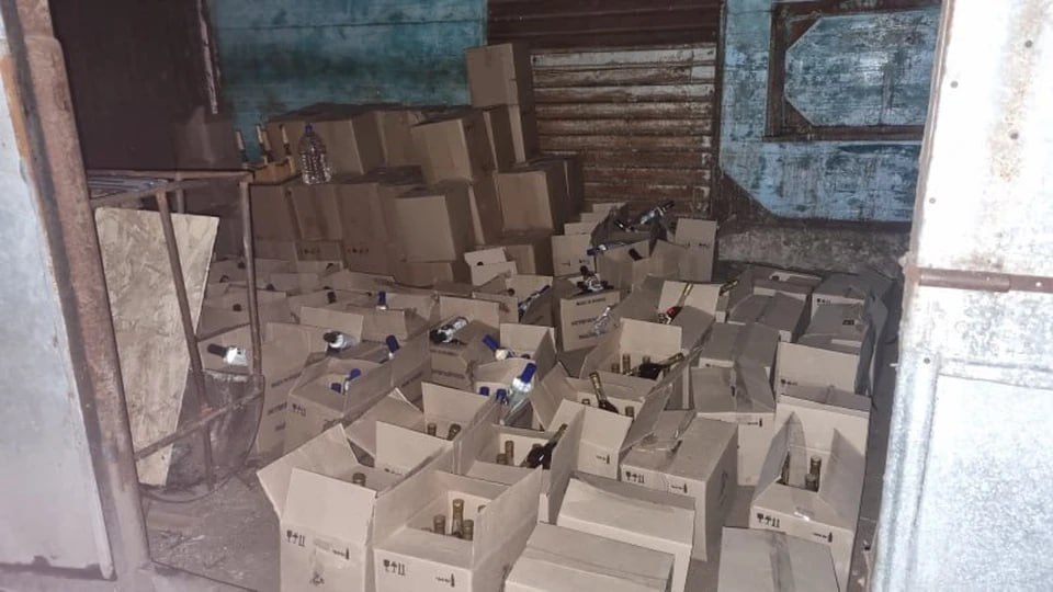 Изъяли тонну спирта: в Челябинской области закрыли нелегальный алкогольный бизнес