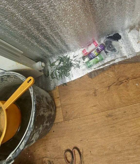 В Южноуральске полицейские задержали 48-летнего мужчину, выращивавшего коноплю в своей квартире В Южноуральске полицейские задержали 48-летнего мужчину, выращивавшего коноплю в своей квартире