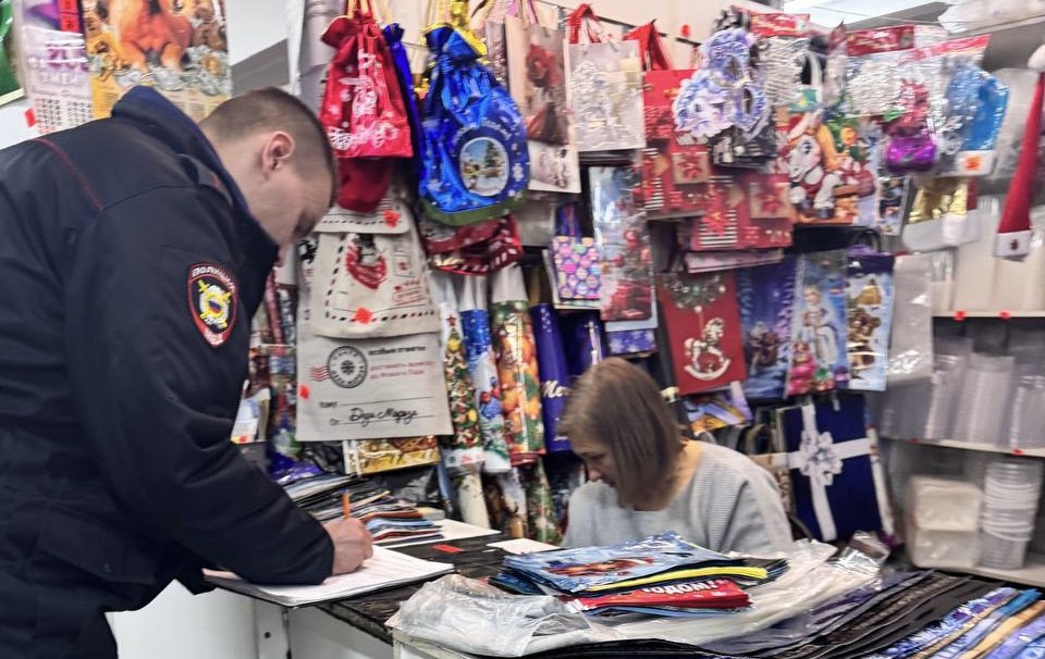 В Челябинске полицейские изъяли 200 единиц продукции в рамках ОПМ «Пиротехника» В Челябинске полицейские изъяли 200 единиц продукции в рамках ОПМ «Пиротехника»