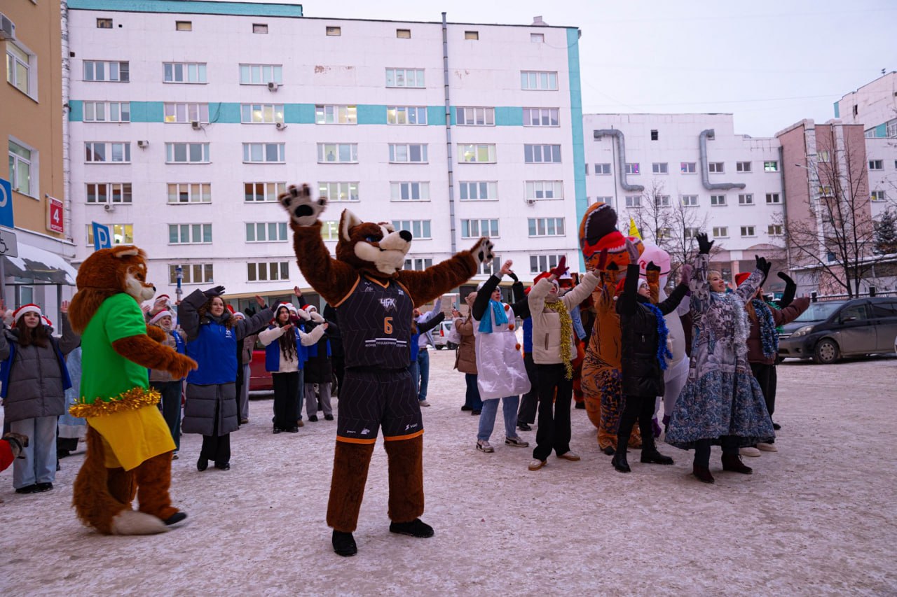 В Челябинске для онкобольных детей устроили концерт под окнами больницы В Челябинске для онкобольных детей устроили концерт под окнами больницы