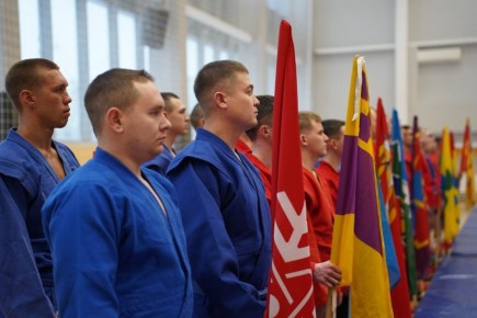 Среди полицейских Южного Урала определились сильнейшие спортсмены-самбисты, которые представят регион на Чемпионате МВД России